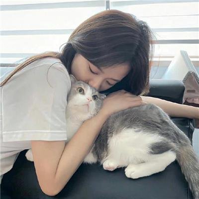 想被拥抱的12个女人